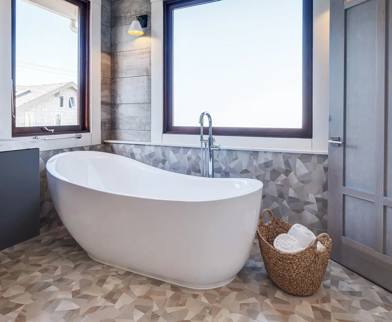 bath tub bathroom